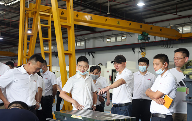 走進工廠，領(lǐng)略制造魅力