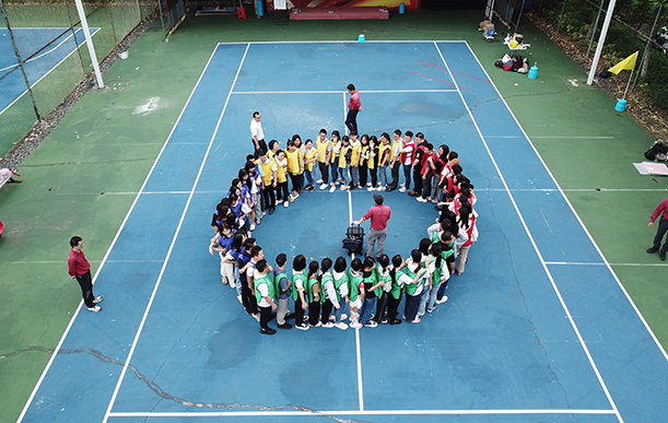 快樂工作，團結(jié)協(xié)作